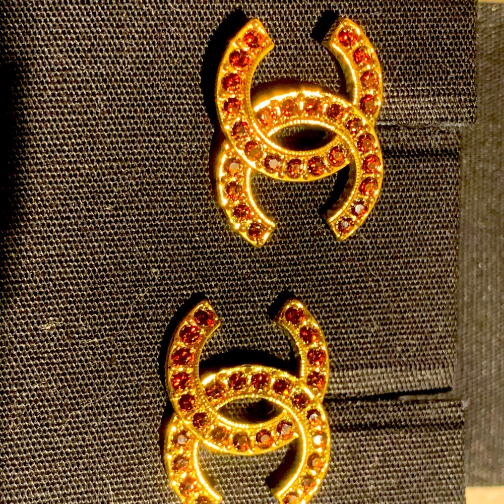 Elegant Gold and Red Stud Earrings authentic Chanel, brand new, must have!